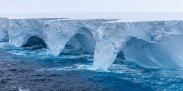 Maior iceberg do mundo quebra e acende sinal vermelho para o planeta