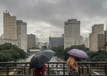 Céu fechado e frio repentino: quinta promete clima de Londres em São Paulo