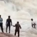 Momento de horror: YouTuber de 22 anos é arrastado por cachoeira enquanto fazia vídeo com drone