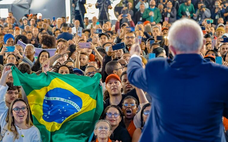 Lula hipoteca o futuro na resposta ao tarifaço