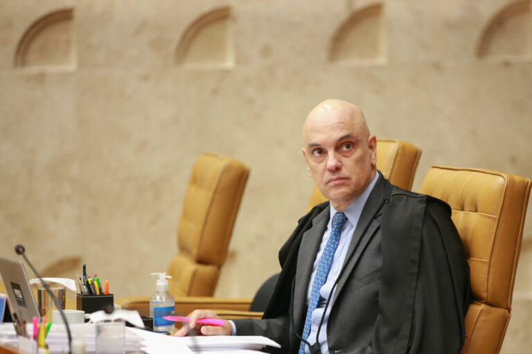 "Moraes é verdadeiramente 'O Rei Louco'", diz conselheiro de Trump