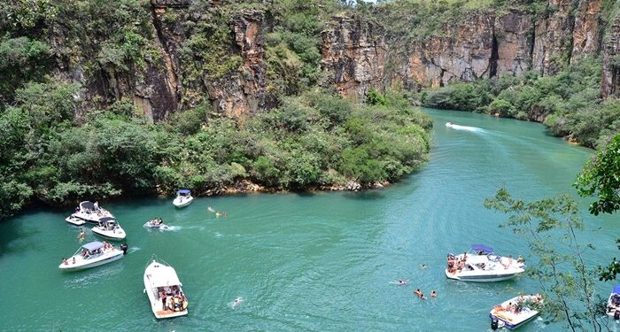 Interior de Minas abriga um lago gigante que virou ponto turístico do sudeste