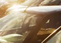 Esfrie seu carro quente rápido com esse truque baseado na física