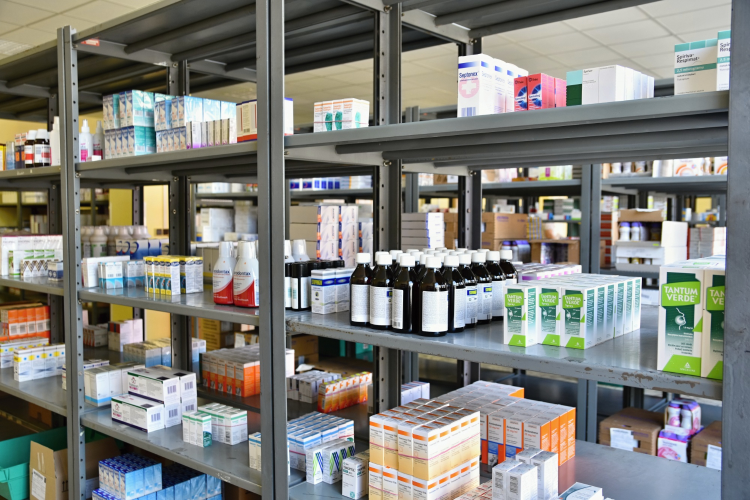Escândalo na saúde pública: farmácia é interditada por comercializar medicamentos proibidos
