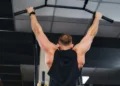 Quantas barras fixas um homem em forma deve fazer?