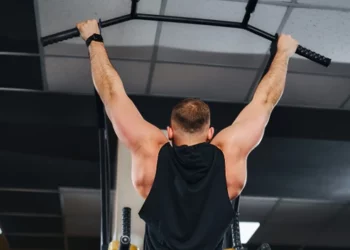 Quantas barras fixas um homem em forma deve fazer?