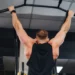 Quantas barras fixas um homem em forma deve fazer?