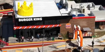 Nova loja de fast food em São Paulo impressiona pelo tamanho e tecnologia