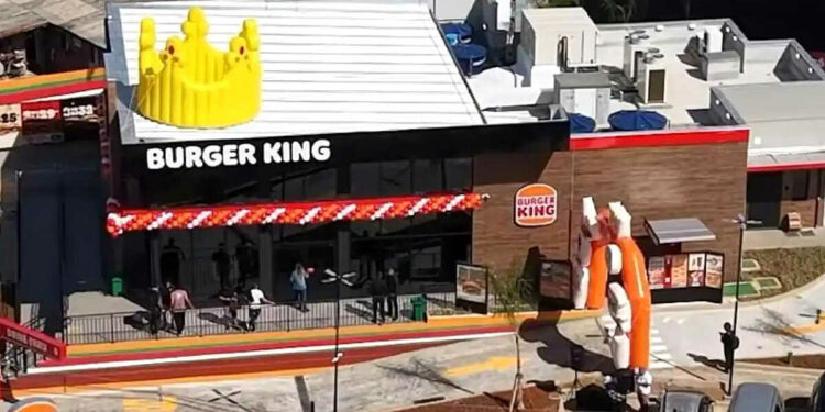 Nova loja de fast food em São Paulo impressiona pelo tamanho e tecnologia