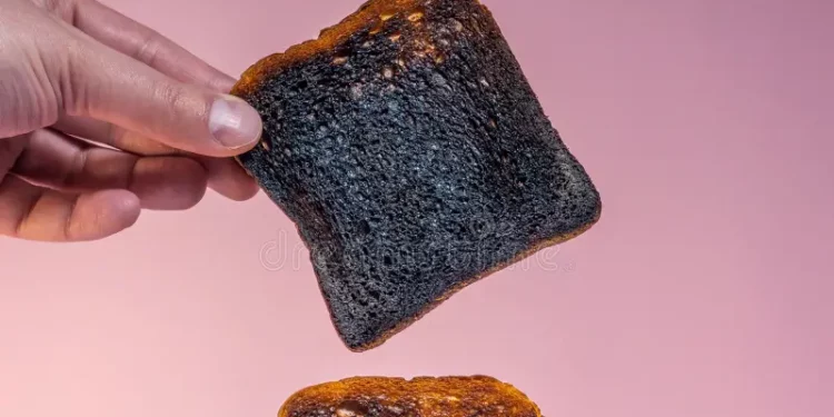 Comer comida queimada traz riscos sérios à saúde