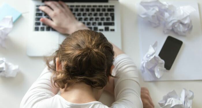 Essa palavra parece inofensiva, mas está afetando seu bem-estar, segundo terapeutas