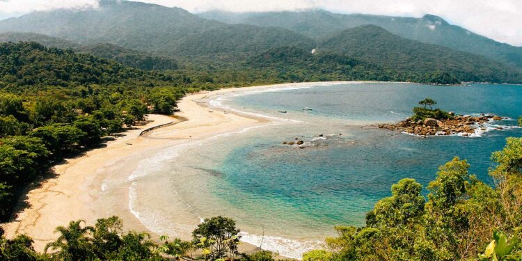 Litoral de São Paulo tem a praia preferida dos turistas no sudeste
