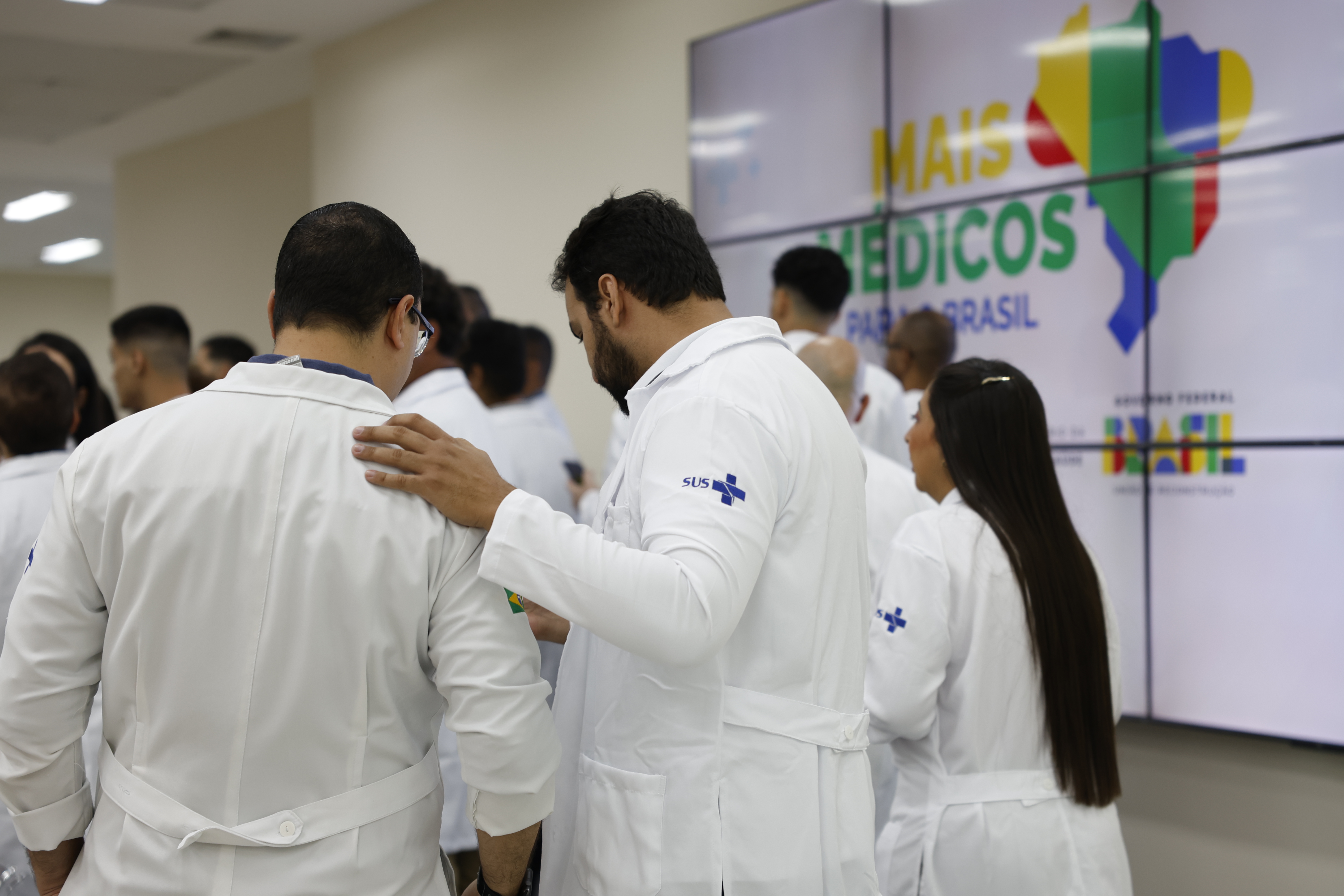 Quantos cubanos ainda estão no Mais Médicos