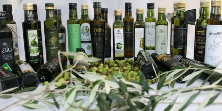 Autoridades suspendem azeite de oliva popular acusado de ser falso