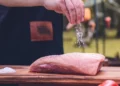 Churrasco perfeito: Para que serve o sal nas brasas