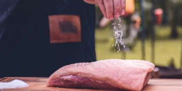 Churrasco perfeito: Para que serve o sal nas brasas