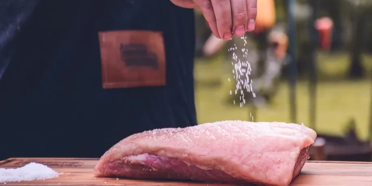 Churrasco perfeito: Para que serve o sal nas brasas