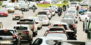Dica simples para evitar que alguém fique colado ao seu carro no trânsito