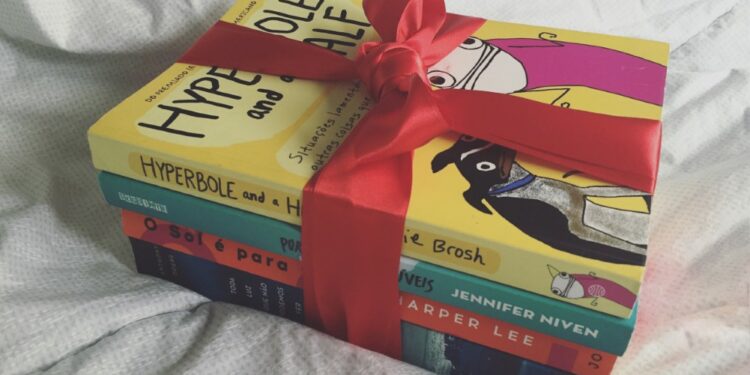 Você conhece alguém que só dá livros de presente? A psicologia explica o motivo