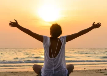 Segundo a ciência, existe uma idade em que somos mais felizes