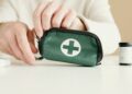 Médicos nunca viajam sem esses itens: o que levar na mala das férias