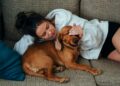 Falar com o cachorro pode melhorar sua vida, aponta psicologia