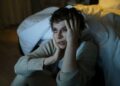 Especialistas explicam o motivo de você acordar várias vezes de madrugada
