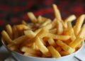 Por que adicionar bicarbonato ao fazer batata frita muda tudo no resultado