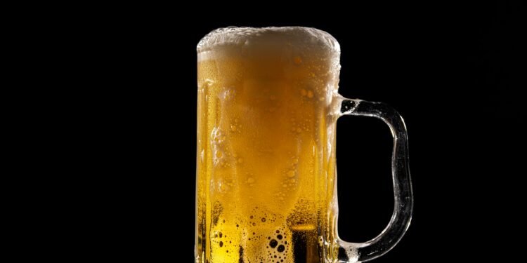 Essa técnica simples vai revolucionar seu jeito de gelar cerveja