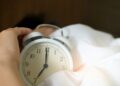 Dormir pouco: O que cinco horas de sono causam no corpo