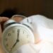 Dormir pouco: O que cinco horas de sono causam no corpo