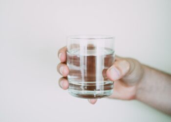 Fígado com gordura? Especialistas revelam a quantidade ideal de água por dia