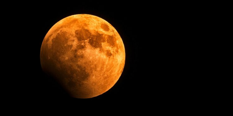 Não pisque: Lua de Sangue vai dominar o céu em setembro com duração recorde