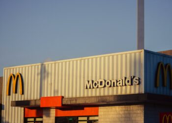 Histórico: McDonald’s abre sua primeira unidade nesta cidade