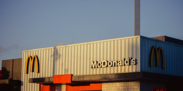 Histórico: McDonald’s abre sua primeira unidade nesta cidade
