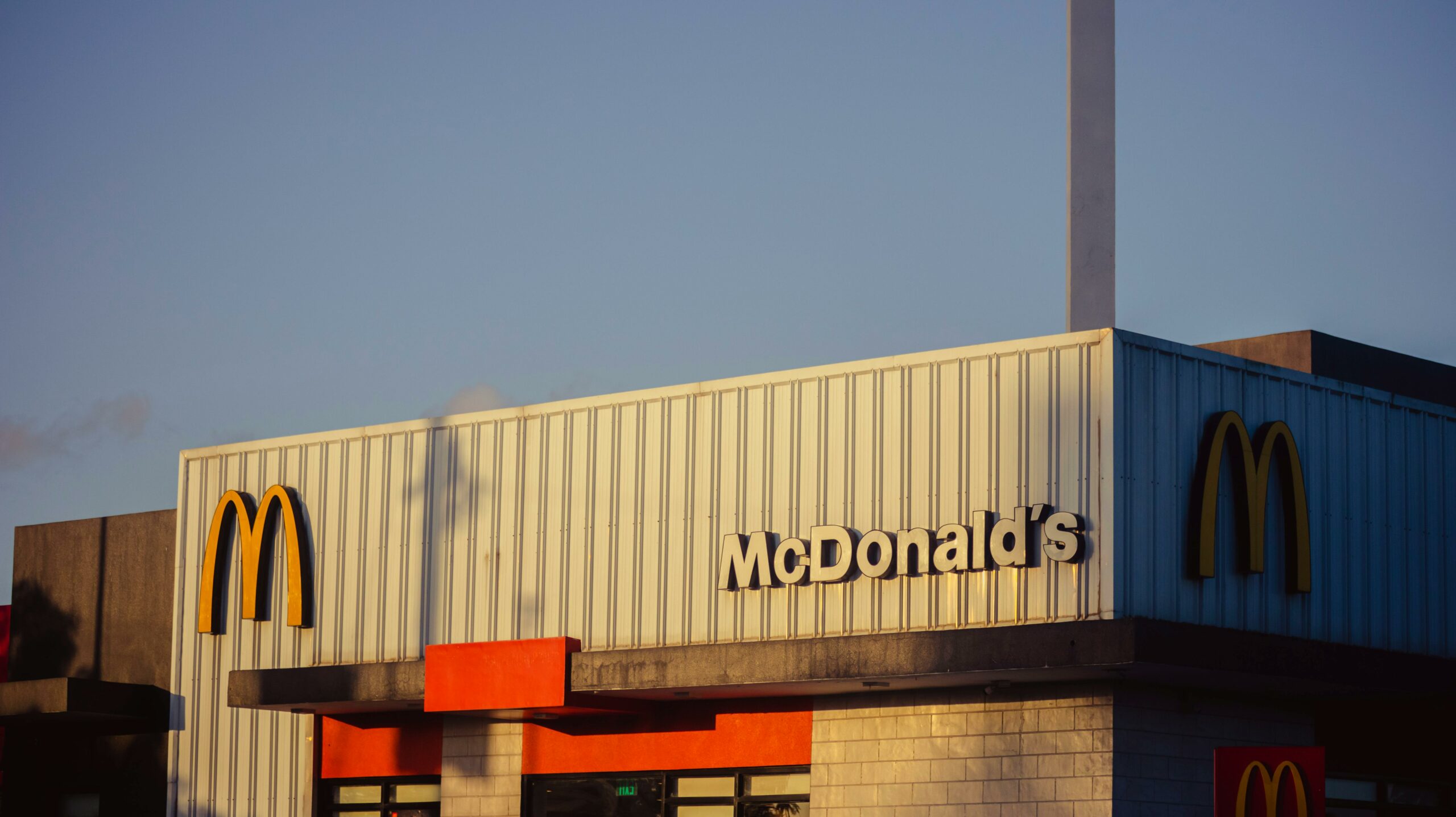 Histórico: McDonald’s abre sua primeira unidade nesta cidade