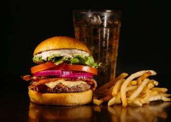 Saiba quais alimentos estão destruindo seu corpo segundo especialistas
