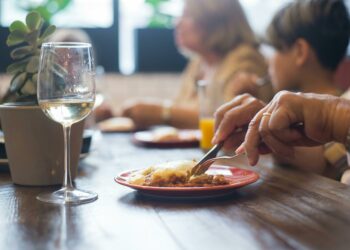 Ideias do que levar quando visitar amigos para jantar