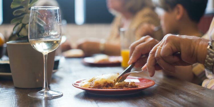 Ideias do que levar quando visitar amigos para jantar