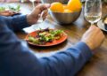 Exercício simples que revela se você está sentindo fome ou apenas vontade de comer