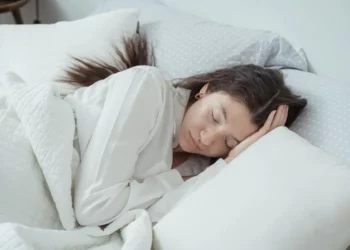 Ar-condicionado no inverno: Dormir com o aparelho ligado pode atrapalhar o sono?
