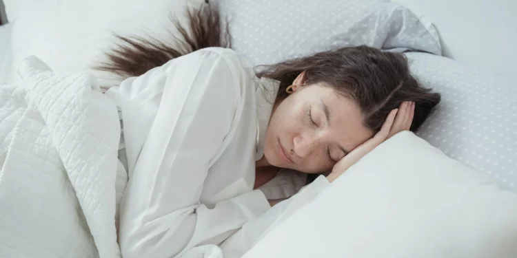 Ar-condicionado no inverno: Dormir com o aparelho ligado pode atrapalhar o sono?