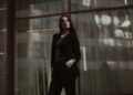 O que a psicologia diz sobre quem se veste sempre de preto