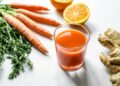 Quais são os benefícios de tomar suco de cenoura?