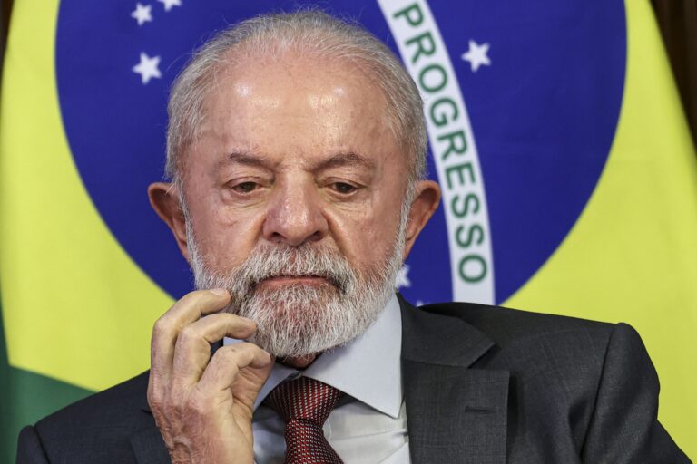 Cai apoio a lei para regular redes sociais, aponta AtlasIntel