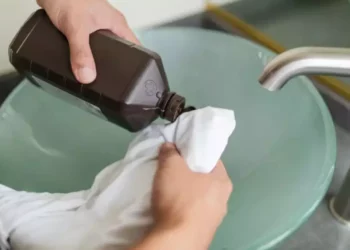 O segredo que poucos conhecem: o motivo surpreendente para usar água oxigenada semanalmente