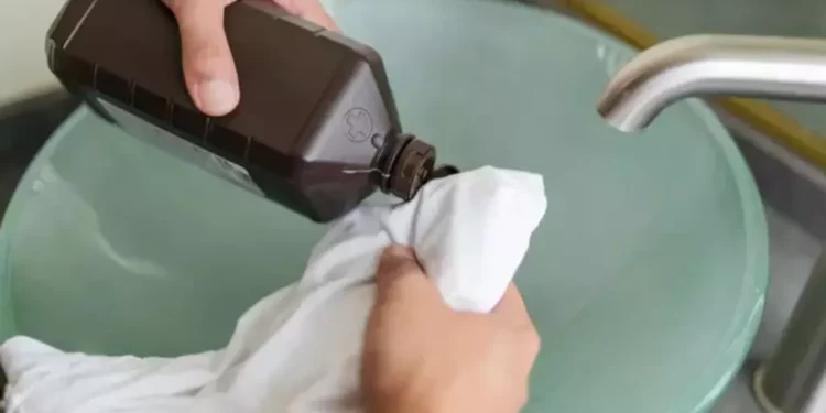 O segredo que poucos conhecem: o motivo surpreendente para usar água oxigenada semanalmente