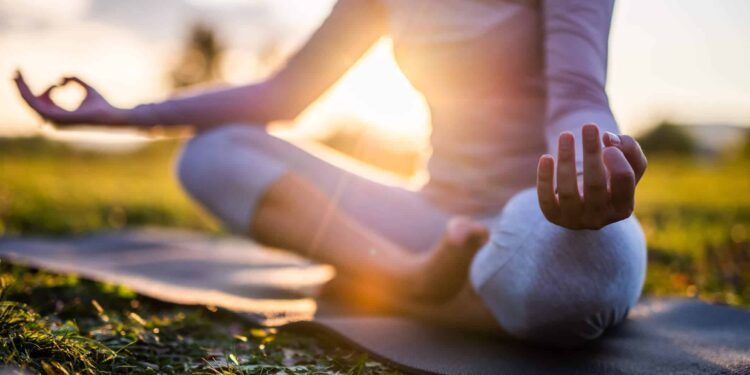 Além da calma: os efeitos negativos da meditação que você precisa conhecer