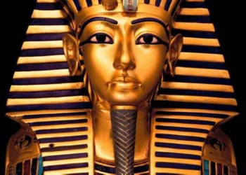 A descoberta impactante que evidenciaria que a famosa máscara de Tutancâmon não era dele