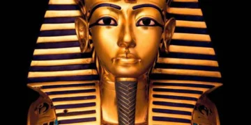 A descoberta impactante que evidenciaria que a famosa máscara de Tutancâmon não era dele